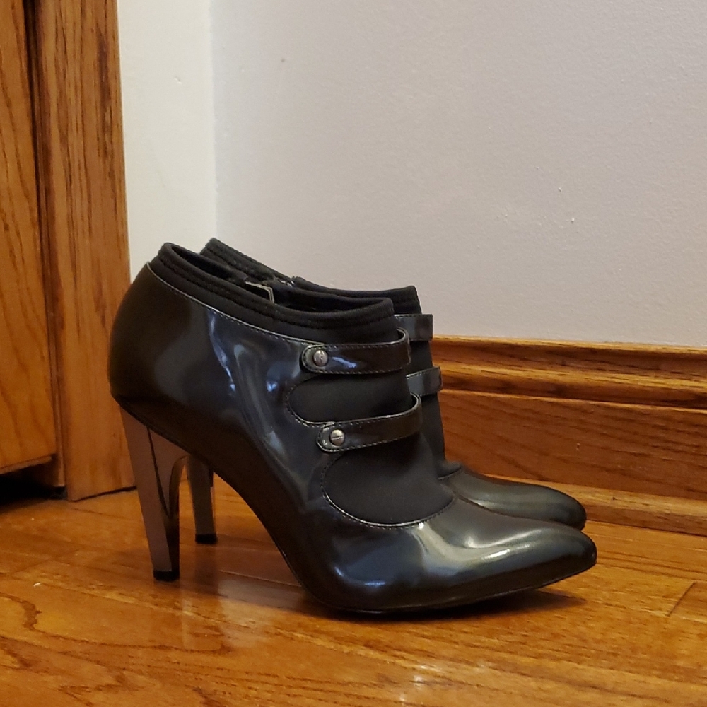 Dereon Black Sophisticated Heeled Booties 8M